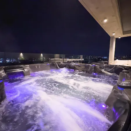 Malberry Park 103 - Modern With Shared Heated Pool, Sauna, Gym, Jacuzzi Apartman