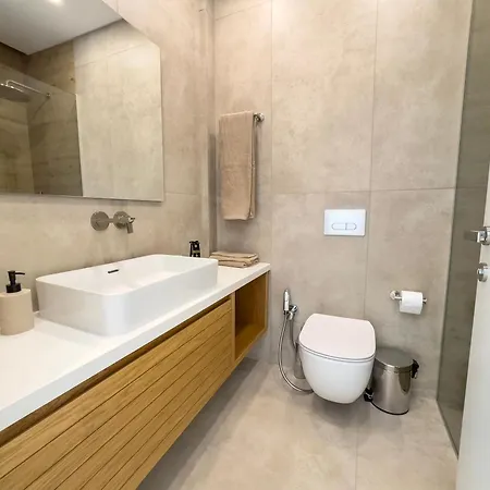 Malberry Park 103 - Modern 2 Bedroom With Pool, Gym, Jaccuzi