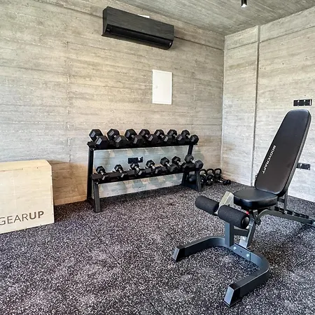 דירה Malberry Park 103 - Modern With Shared Heated Pool, Sauna, Gym, Jacuzzi פאפוס