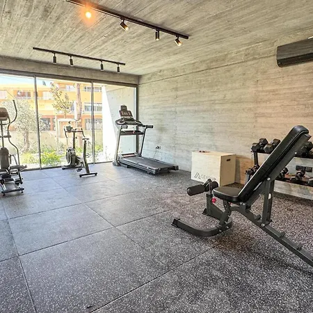 Malberry Park 103 - Modern With Shared Heated Pool, Sauna, Gym, Jacuzzi דירה *