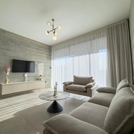 Malberry Park 103 - Modern With Shared Heated Pool, Sauna, Gym, Jacuzzi * Πάφος