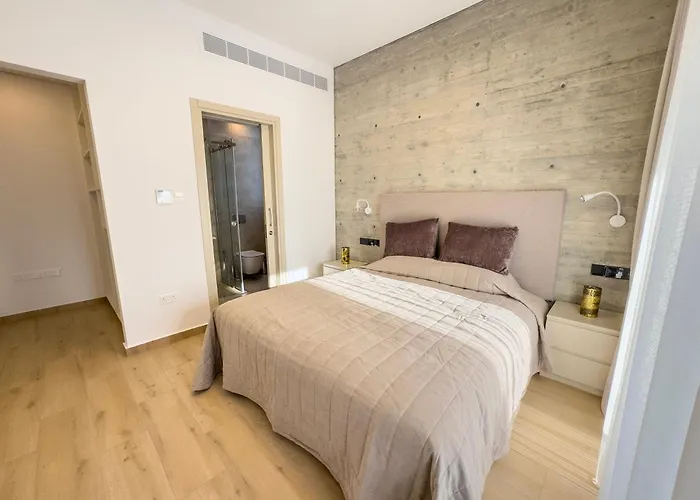 Malberry Park 103 - Modern With Shared Heated Pool, Sauna, Gym, Jacuzzi