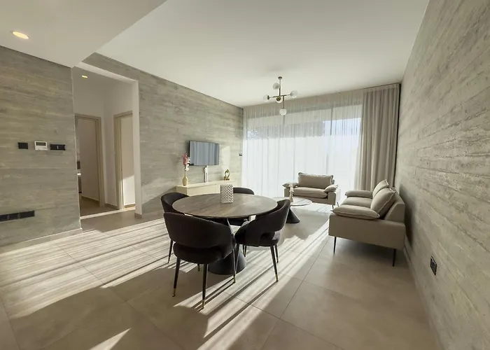 Malberry Park 103 - Modern With Shared Heated Pool, Sauna, Gym, Jacuzzi *