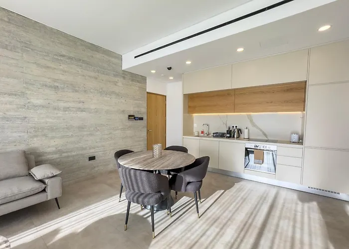 Malberry Park 103 - Modern With Shared Heated Pool, Sauna, Gym, Jacuzzi